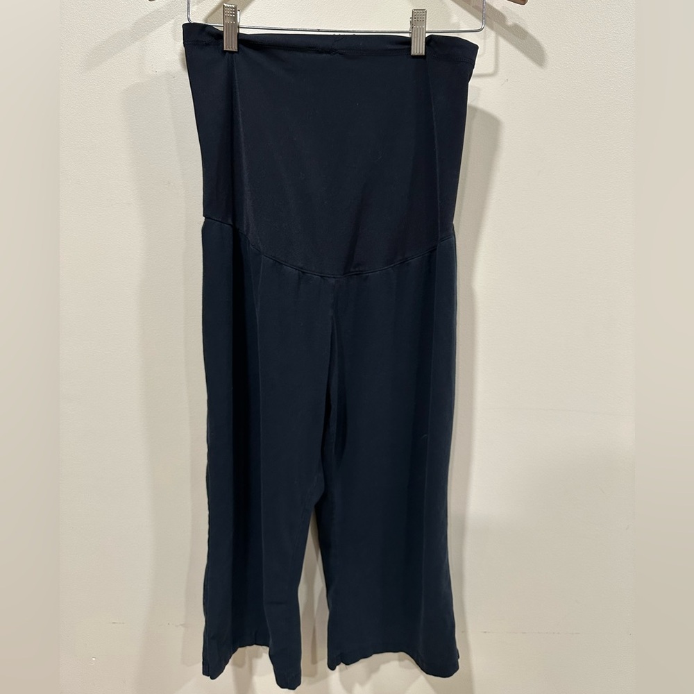 Liz Lange maternity capris